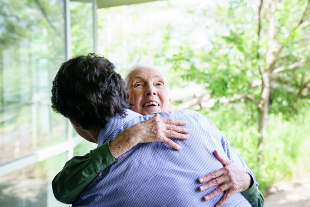JustinTrudeau's tweet photo. Bonne fête, Dre Jane Goodall! Vos recherches, vos efforts de sensibilisation et votre dévouement à la protection de l’environnement inspirent depuis longtemps des gens du monde entier – et ils continueront de les inspirer pendant des générations. Aujourd’hui, on vous célèbre. https://t.co/KWNzO1TAwP