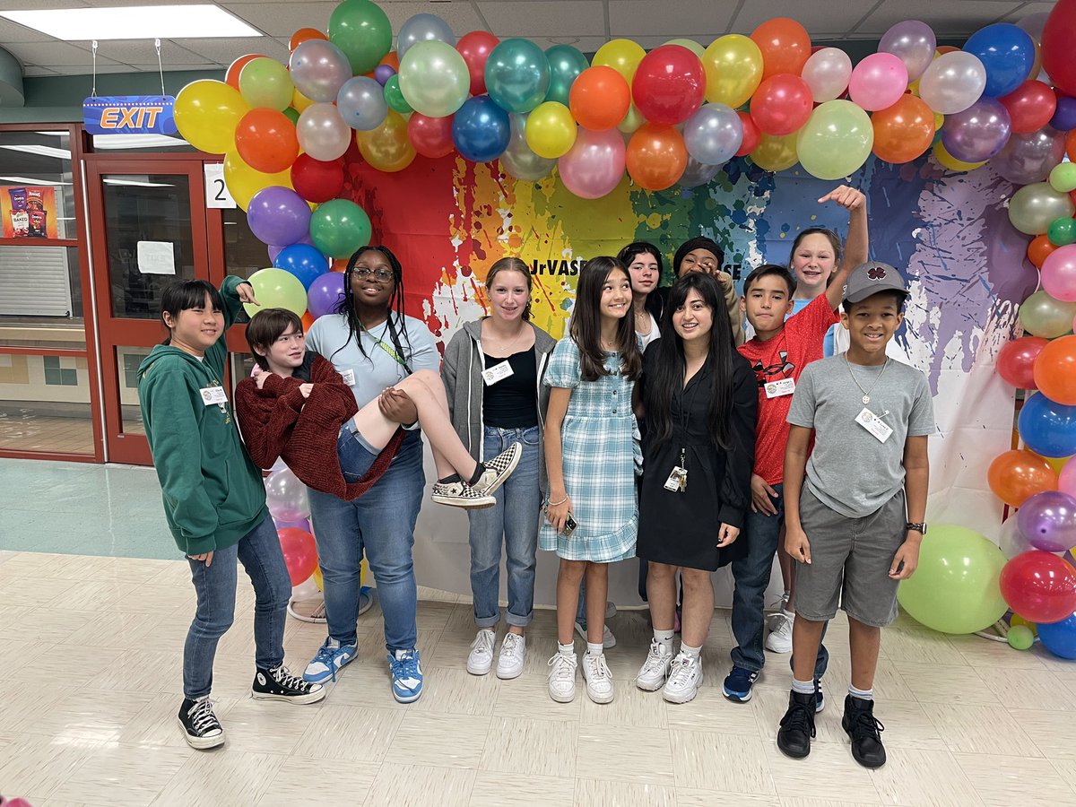 WLMS artists showed their Wolf Pride at the 4N Jr. VASE competition! 12 Strong ratings, 26 Excellent ratings and 5 platinum medals! #WeAreTheLight <a href="/HumbleISD_WLMS/">West Lake Middle School</a> <a href="/VisualArtHumble/">Humble ISD Visual Arts</a>