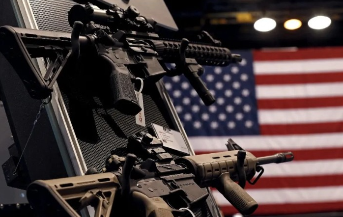 Milenio's tweet photo. Florida aprueba nueva ley que permite portar armas sin licencia

https://t.co/6zU5a745k1 https://t.co/VJqsqyBURf