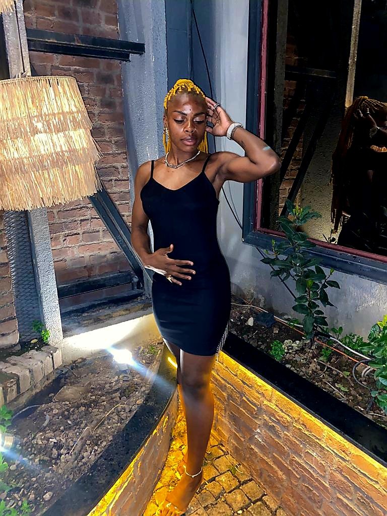 Hazelnali16's tweet photo. Happy 2⃣5⃣th birthday to me♈🖤 https://t.co/ZHeURylklt