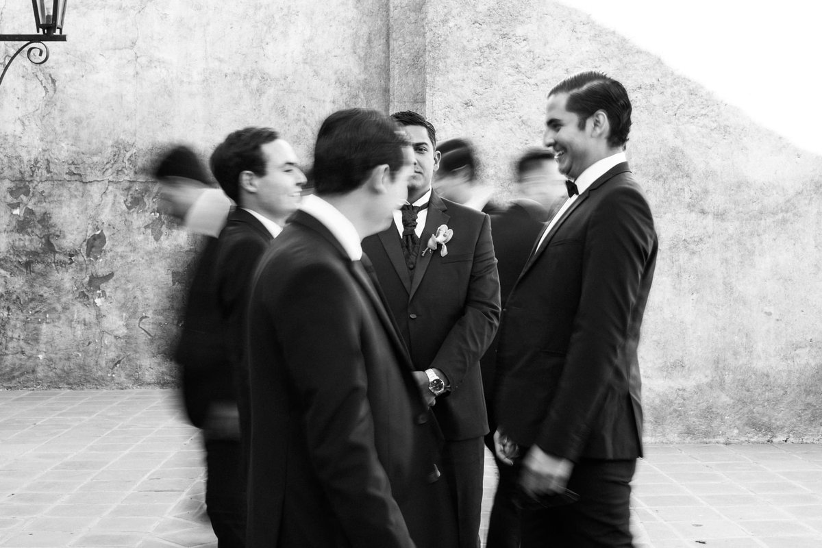 emmanuelesquer's tweet photo. #wedding #blackandwhite https://t.co/OfHZKlOg9z