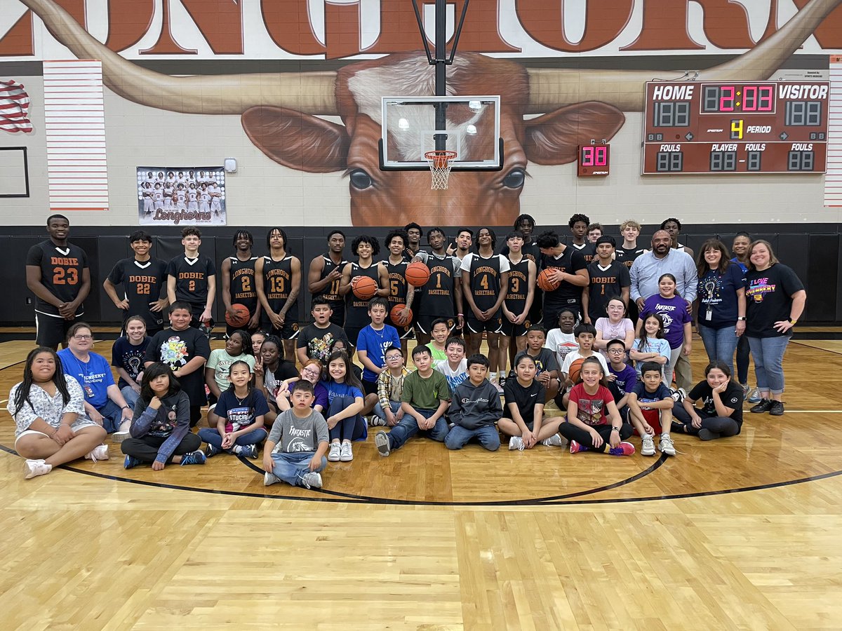 tonyadavis70's tweet photo. Great day celebrating the @StuchberyES 4th grade Top 30 Readers in the Beanstack Reading Challenge! 🏆 Huge shout-out to the Longhorn basketball team &amp; coaches of @DobieHS for hosting a 🏀 clinic as our incentive! Fun was had by all!  ⛹️‍♀️🏀⛹️‍♂️ @pisdesela #PISDlachat @PISD_LandIM https://t.co/nliUqv6f4l