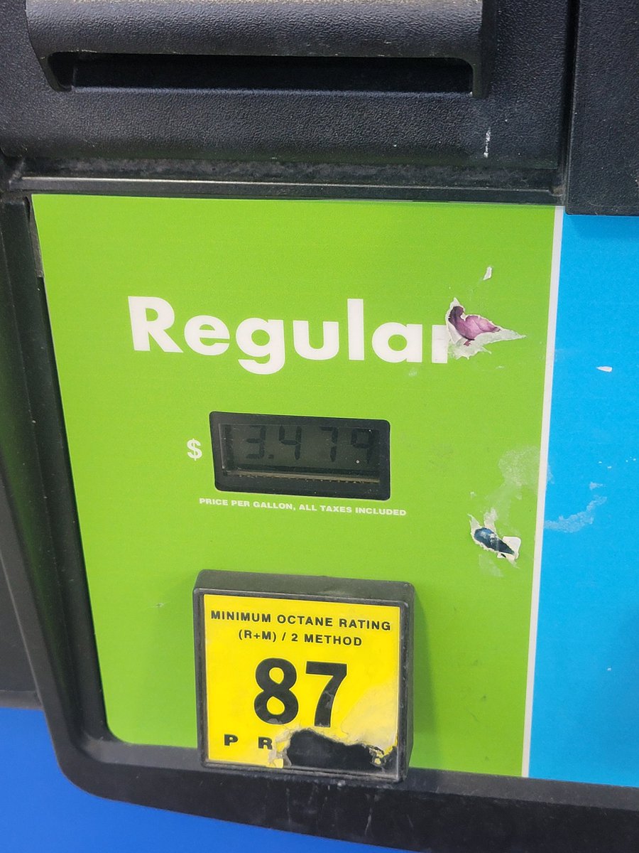 bcraig513's tweet photo. And another when you pump. Looks questionable to me @UDF https://t.co/7qoEdZPgke
