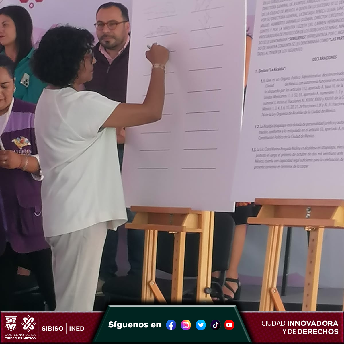 INED_CDMX's tweet photo. Con la inauguración y firma del convenio de colaboración interinstitucional se crea el espacio Casa Comunidad de Paz para Mujeres Siempre Vivas #COMPAZ, @Alc_Iztapalapa mujeres jóvenes y mayores que no tienen a dónde acudir ahora podrán ser apoyadas. #MujerNoEstasSola https://t.co/5yP4ObQhgH
