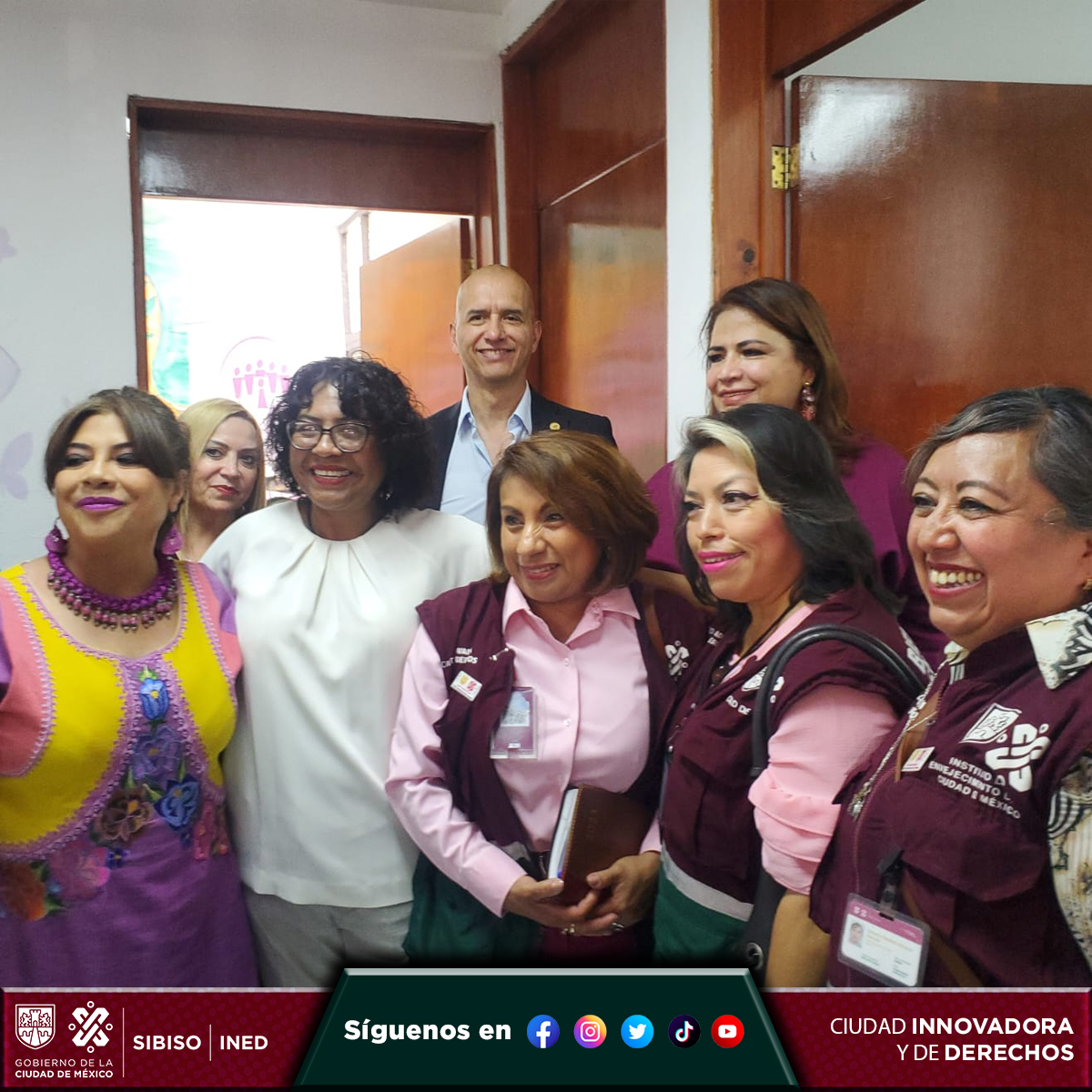 INED_CDMX's tweet photo. Con la inauguración y firma del convenio de colaboración interinstitucional se crea el espacio Casa Comunidad de Paz para Mujeres Siempre Vivas #COMPAZ, @Alc_Iztapalapa mujeres jóvenes y mayores que no tienen a dónde acudir ahora podrán ser apoyadas. #MujerNoEstasSola https://t.co/5yP4ObQhgH