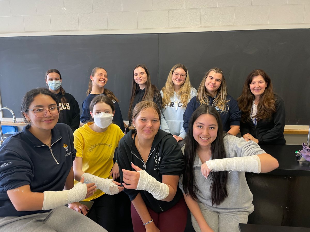 MsENicoletti's tweet photo. Students having fun in HOSA club learning how to put a cast on an arm! @HNMCS @MsENicoletti https://t.co/AqQISJXa5H