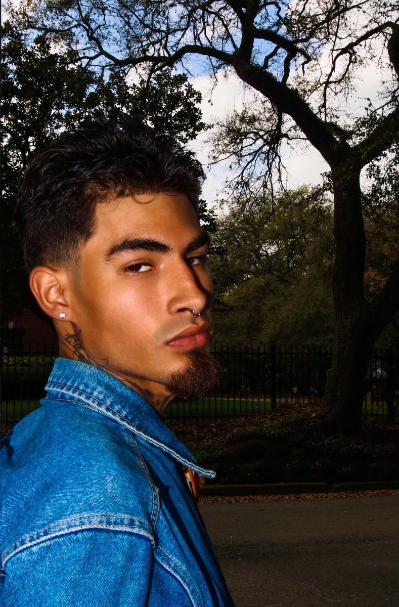 bobbycharlesss's tweet photo. Brown Boy, Blue Denim https://t.co/9wGKr36jv4