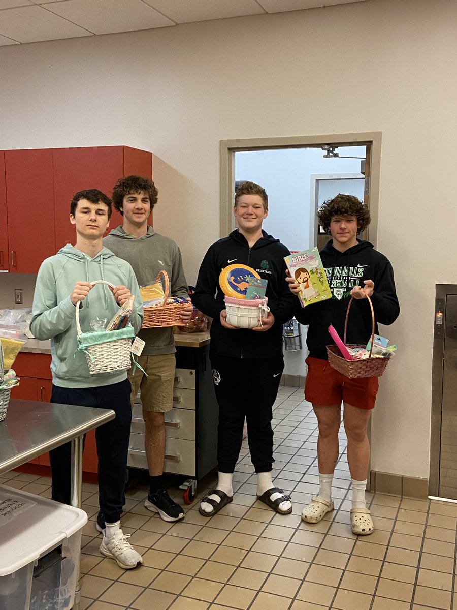 thegreenbearrr's tweet photo. On Sunday, members of the Student Council Service &amp; Fundraising Committee organized a volunteer opportunity at the Ronald McDonald House. OH students helped clean and put together Easter baskets for local families. Thank you to Ashley Wang and Annie Bazzoli for organizing! https://t.co/1cFl0WeNiW