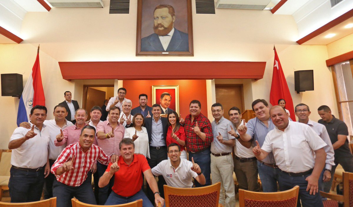 SantiPenap's tweet photo. Tenemos un gran equipo preparado para ganar en los 17 departamentos. Conversamos con los candidatos a gobernadores de la lista 1 sobre el Paraguay que vamos a construir juntos para que muy pronto todos estemos mejor. https://t.co/1mO4cUNtKL