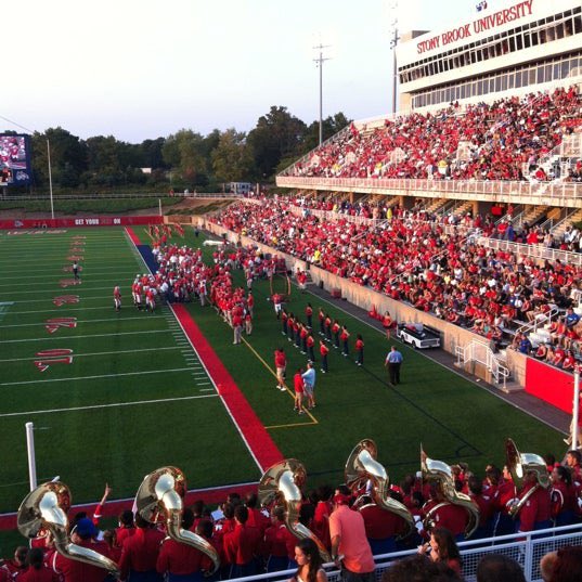 Swain4_'s tweet photo. Thank you @Coach_Hatch for another personal invite to tour and watch @StonyBrookFB practice!! @Biggame_24 @FBCoachCollins @afiddler16 https://t.co/fiF2OUv61f