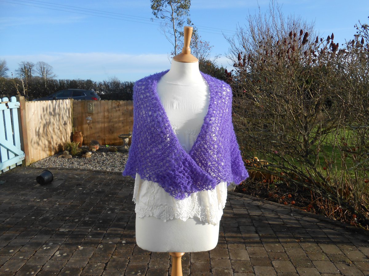 Walsh11Della's tweet photo. Mohair shawl hand knit. Beautiful soft 100% mohair shawl/scarf. #etsymntt #irishcrafthour #creativebizhour #ListMyEtsy https://t.co/c63FzW4OQz via @Etsy https://t.co/OP6SwAkPbx