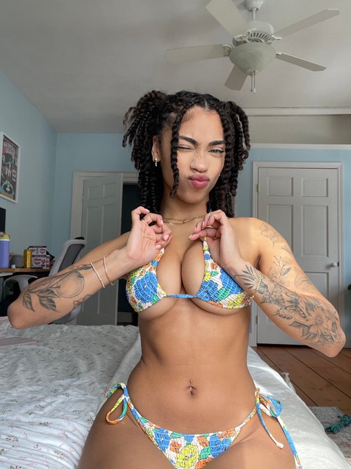 I showed you mine, why won&rsquo;t you show me yours 🤨 https://t.co/3RPhUG00Hk