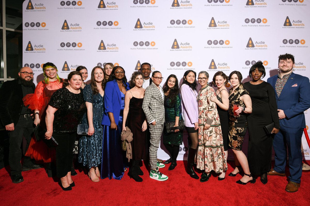 HachetteAudio's tweet image. In case you missed it, we also awarded ourselves the Audie for Best Dressed 💃🏻🕺🎊🍾

(Sry, we don’t make the rules)