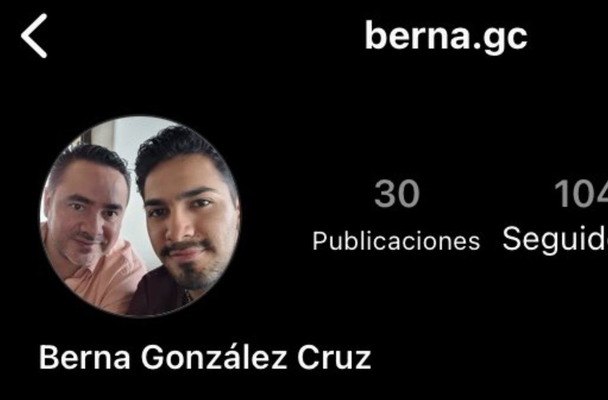 astralemm's tweet photo. Gracias a su apoyo hemos identificado a los otros dos agresores que la policía no quiso detener: Roberto Soto y Berna Gonzalez Cruz. La policía no nos cuida, incluso se reían de nosotrxs mientras dábamos nuestras declaraciones. Estos monstruos nos insultaron y violentaron tmbn. https://t.co/GsRaAbCA05
