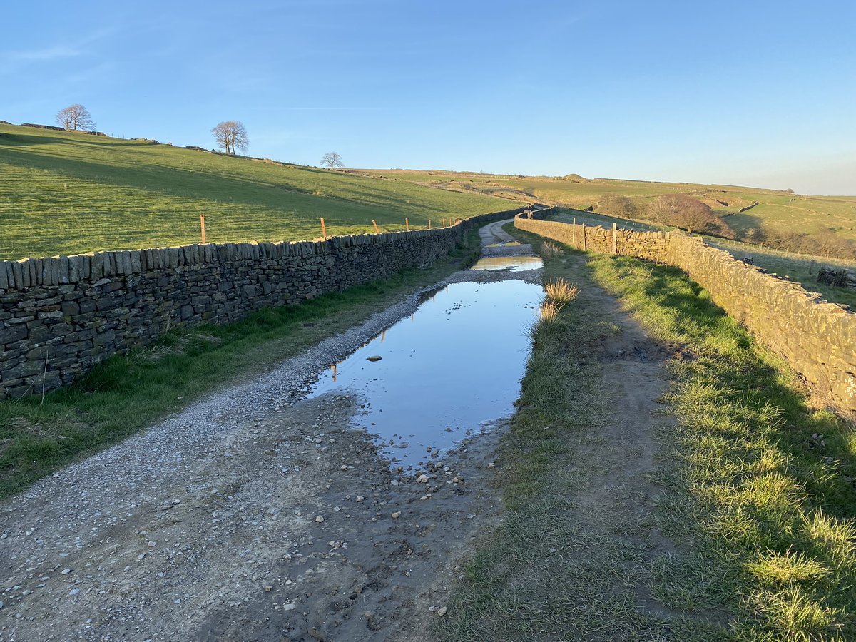 improvemydiet's tweet photo. After work #ExerciseWalk
Embracing the longer days and beautiful blue skies. https://t.co/JQu4BhWhVF