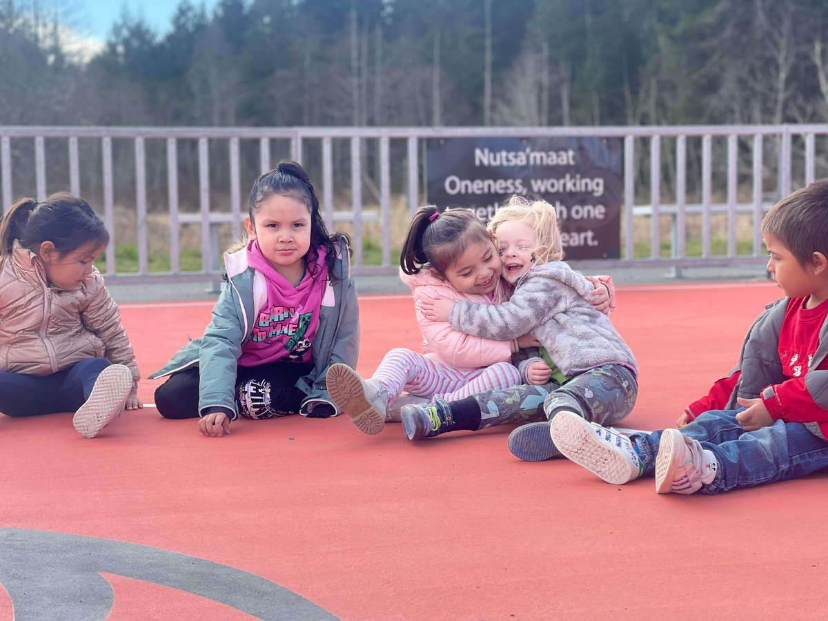 HopeandHealth4l's tweet photo. Starting off this glorious week with inspiration from Penelakut little champions - living their best life on their Mini-Pitch 🧡🤩🎉
✨CHECK IT OUT✨ HAPPY MONDAY Y’ALL! 🙌🏽
#minipitchmagic #bethechange #everychildmatters #lighthepath https://t.co/fw6Eh5vOAX