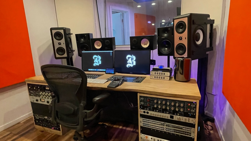 BreweryStudio's tweet photo. Get your music worked on during a session or work on your craft with our Producer Membership! The choice is yours, we got both locations and rooms ready for you😎

Link in bio 🫡 https://t.co/45CBuQGLeb