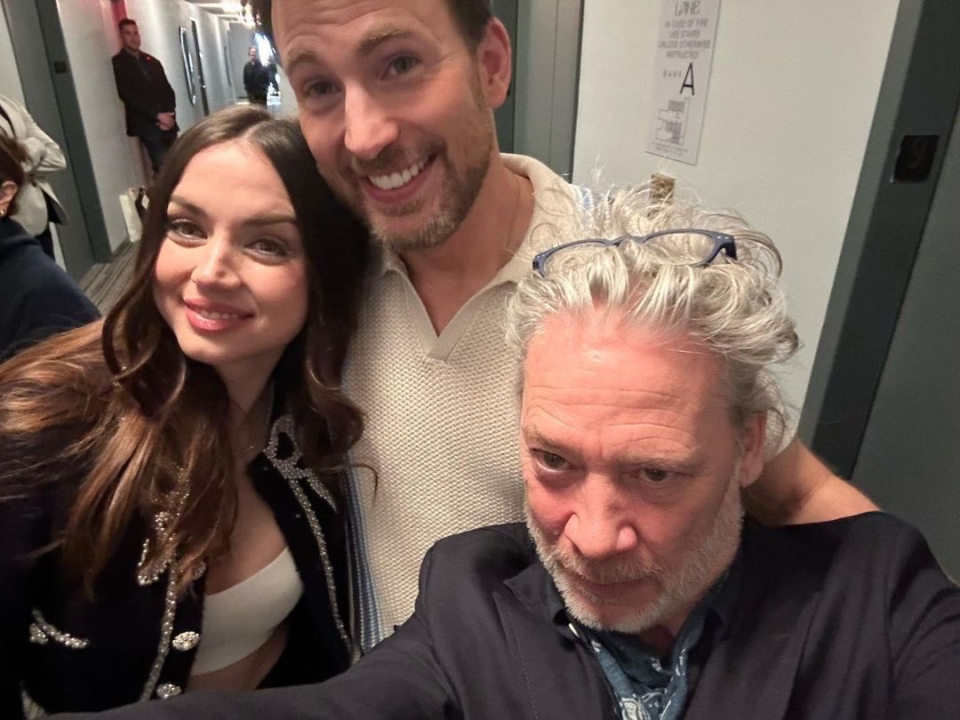 ⭐️ Chris, Ana e Dexter Durante a press junket de “Ghosted”.

#chrisevans #anadearmas #ghosted #ghostedmovie #repost @Dexfletch