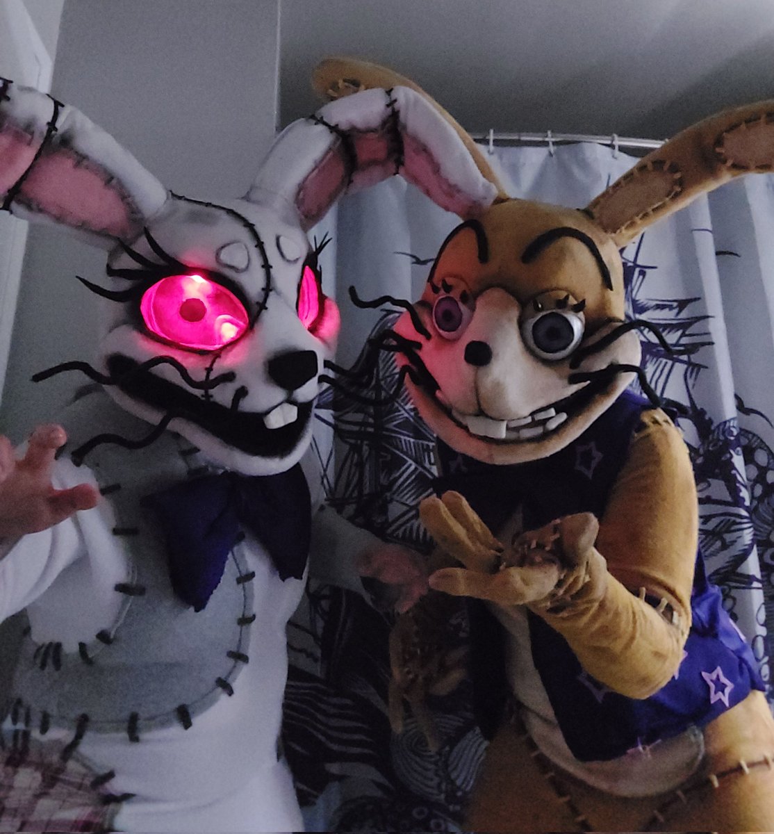 ZomBunny Creations - Vanny loves taking pictures with glitchy boy