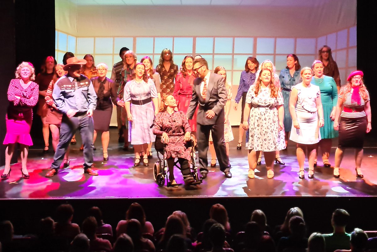 HelenGrantMP's tweet photo. Phenomenal last-night performance of @DollyParton's  workplace musical '9 to 5' by Maidstone Amateur Operatic Society at #Maidstone’s lovely @Hazlitt_Theatre.

Great to congratulate Director Tony Cassidy, the cast and crew backstage afterwards. Thank you for a wonderful evening. https://t.co/o7bLSBWZrs