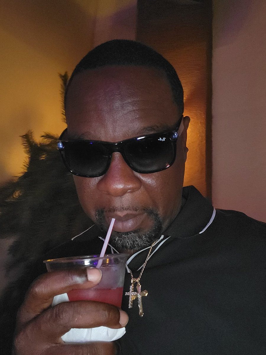 Str8Pipeline's tweet photo. Drink Up..🥃 #nightlife 🌆 https://t.co/5HoMP8D1QR