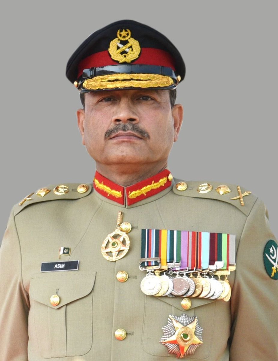 PatrioticYuth's tweet photo. جس طرح سپھ سالار کے خلاف سازشیں تیز ہوچکی ہیں 
ان کی فیملی تک کو ٹارگٹ کیا جارہا ہے 

میں اپنے سپھ سالار کے ساتھ نہ صرف کھڑا ہوں مگر میں نے اپنی ٹیمز کو بول دیا ہے کہ سپھ سالار کے حق میں ریلیاں 
وال چاکنگ
اور
پینا فلکسز لگوانے کا کام تیز کردیں ♥️
@OfficialDGISPR 
@peaceforchange https://t.co/5Gnrj6vPkQ