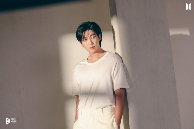 rmchartsdata's tweet photo. All of #RM's entires on Billborad Hot 100, credited as a songwriter: 

Like Crazy
Wild Flower
Run BTS
My Universe
Butter
Life Goes On
Dis-ease
Telepathy
Blue &amp; Grey
Fly To My Room
Waste It On Me
Black Swan
My Time
ON
Make It Right
Stay
Idol
DNA
Fake Love
Boy With Luv
Mic Drop https://t.co/LebRyuCFzC