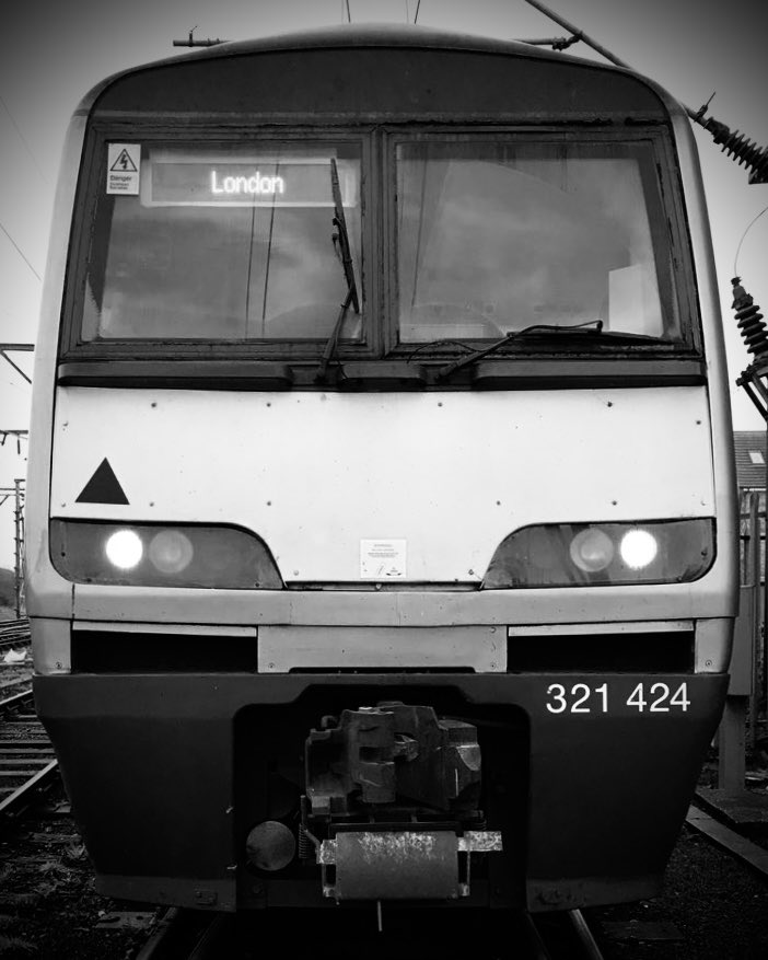 Final and gracious <a href="/greateranglia/">Greater Anglia</a> Class 321 symmetry.
Credit: @Belling83698363

Farewell, old friends.

#RailwaySymmetry #Symmetry #GreaterAnglia #Class321 #Farewell
