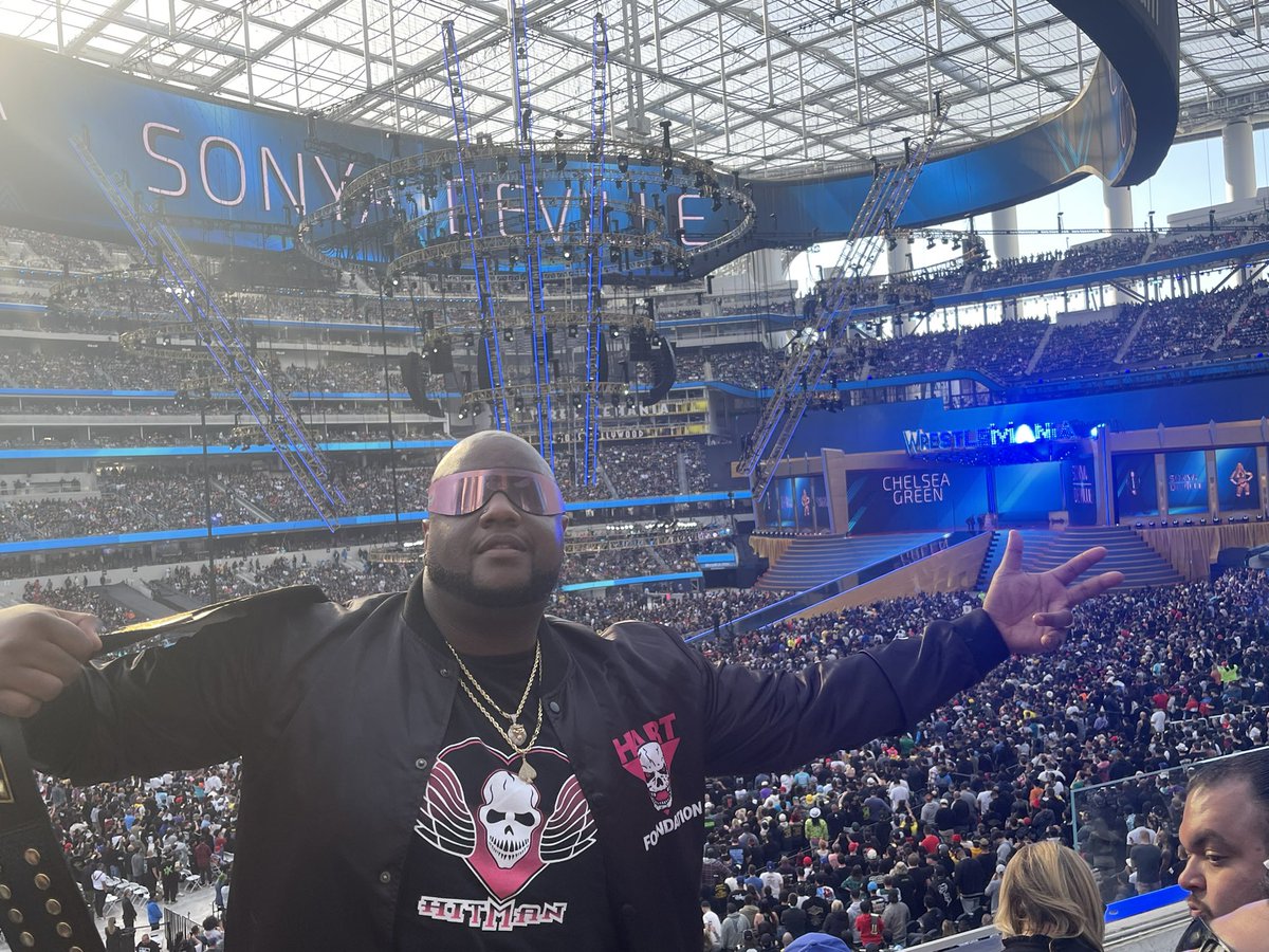 ginxmusic562's tweet photo. @WWE #WrestleMania #brethart @BretHart @WWEUniverse https://t.co/vtMTWu22jF