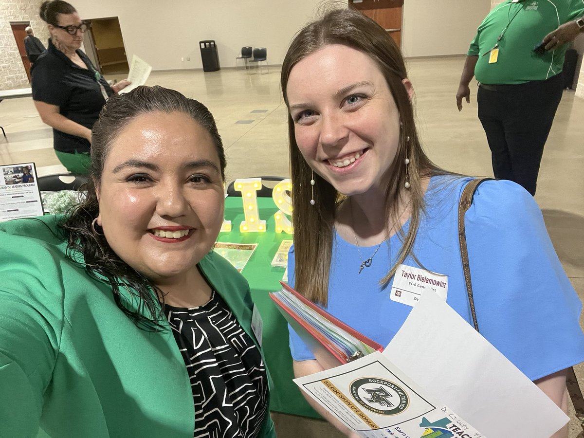 maggy_paramore's tweet photo. Representing @HempsteadISD at the Education job fair @TAMU love to spend time meeting the future of education! Today was specially unique as I saw my niece @bielamow1 as a future teacher! https://t.co/Y0x5f7TVp0