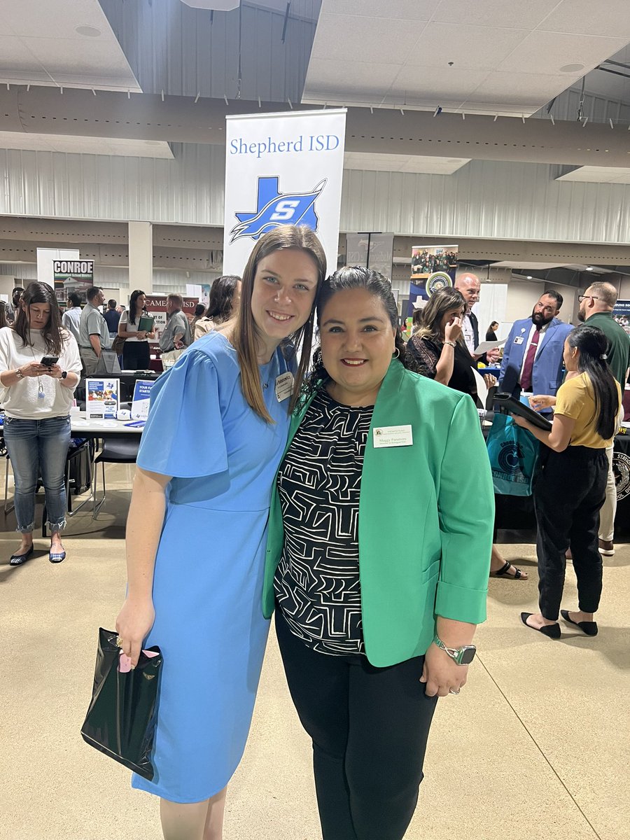 maggy_paramore's tweet photo. Representing @HempsteadISD at the Education job fair @TAMU love to spend time meeting the future of education! Today was specially unique as I saw my niece @bielamow1 as a future teacher! https://t.co/Y0x5f7TVp0