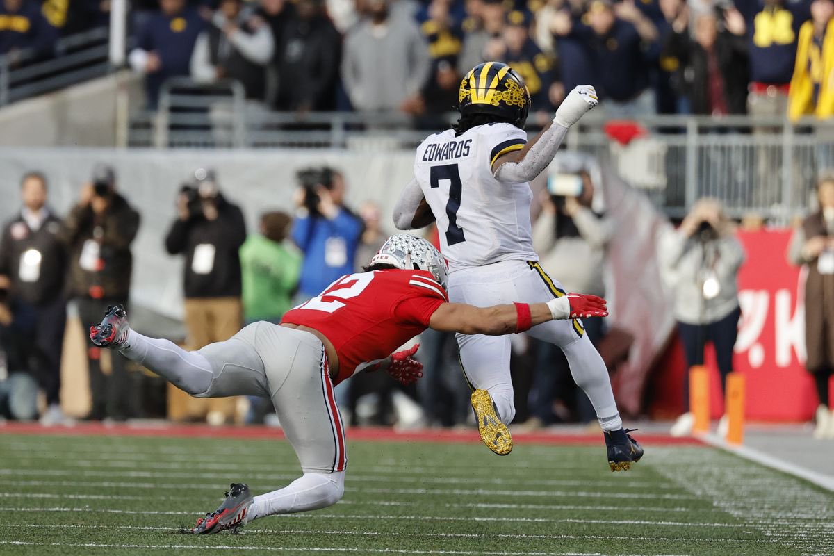 AlexAnstedCFB's tweet photo. Hear me out… the 2023 Michigan/Ohio State game should have:

-Both teams wear color rush jerseys
-Primetime kick (at least 3:30)
-Coin toss decided by Harbaugh/Day boxing (3 rounds) 
-Alcohol sold in the stadium https://t.co/VF68u8KiQk