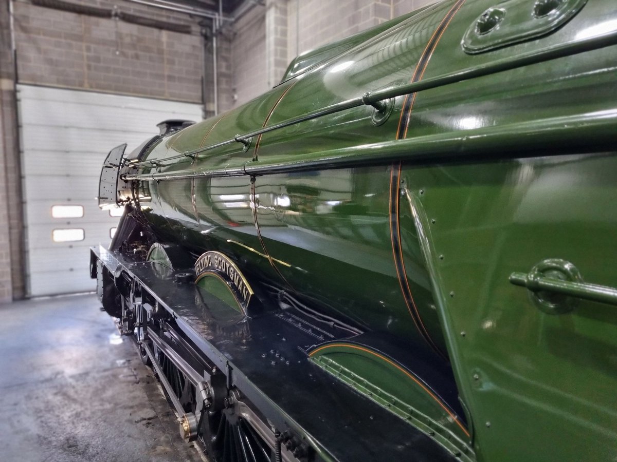mcmorris84's tweet photo. Great day at @RailwayMuseum to see #flyingscotsman up close for her 100th Birthday 😁 https://t.co/ljmoZBpuUi