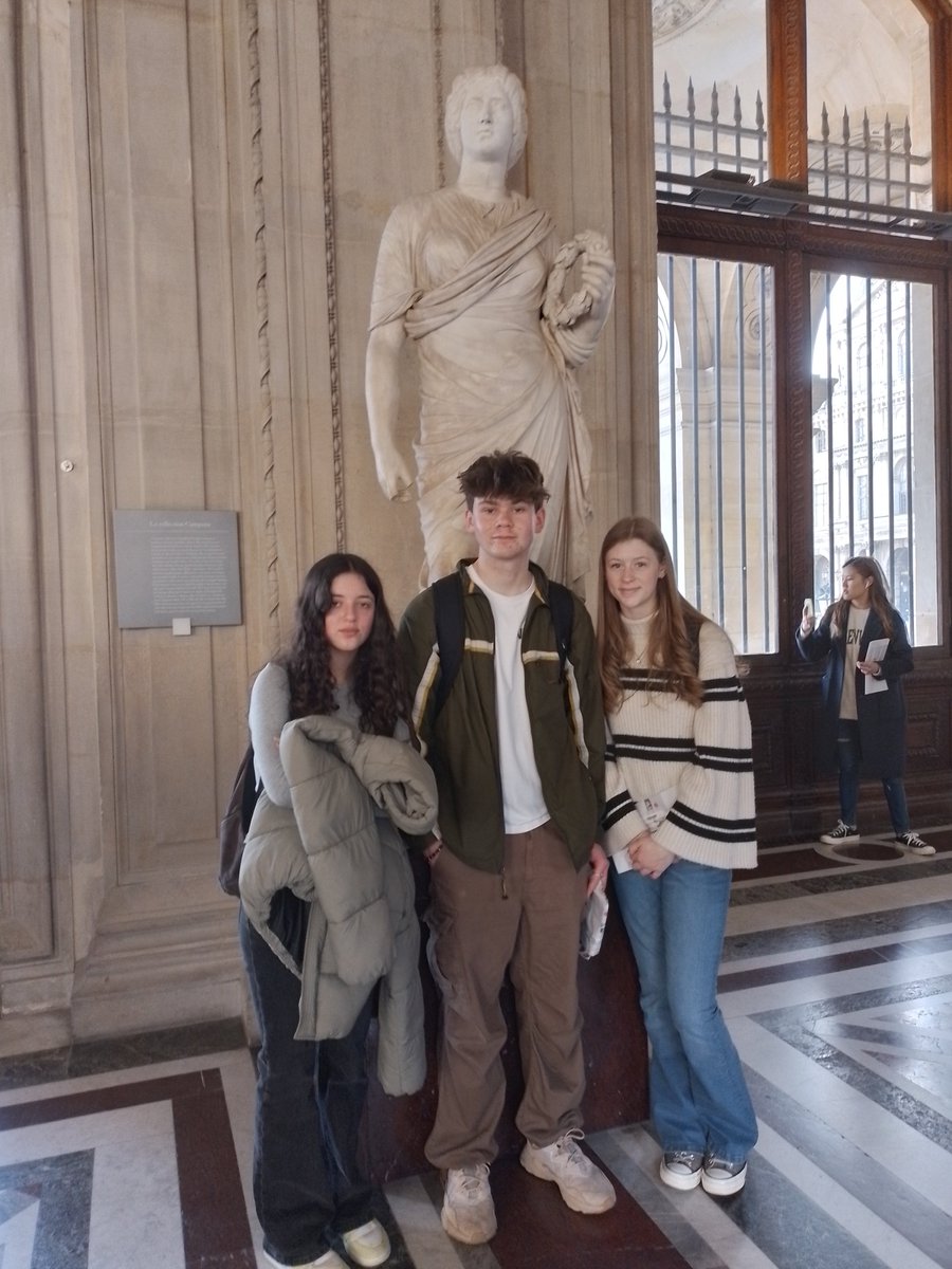 MisbourneMFL's tweet photo. A morning in the Louvre. https://t.co/NcdIycoj0Z