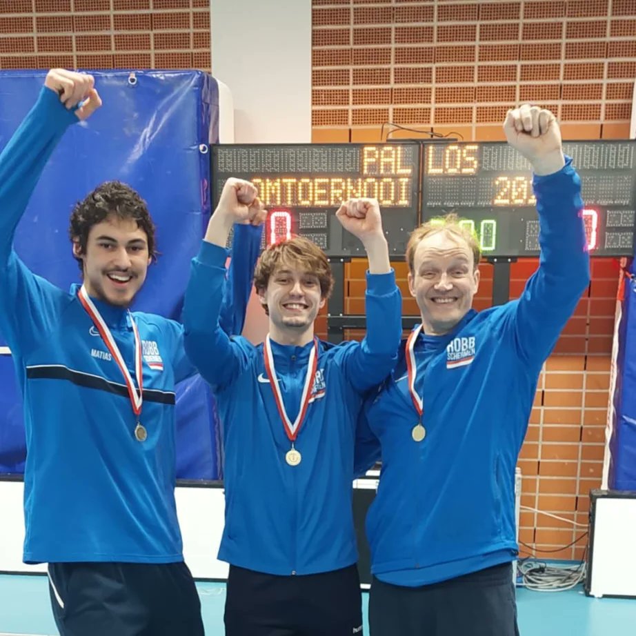 Zaterdag equipe met 'meer schermtijd' haalde Daan, Matias en Peter de meeste winst partijen en hoogste index van de 33 teams. 

Zondag zeer goede resultaten!

Dames
1e Roos
3e Isaura
13e Feia

Heren
2e Levy
7e Peter
9e Matias
17e Daan
43e Jai

#dom #utrecht #medailles #gogogo