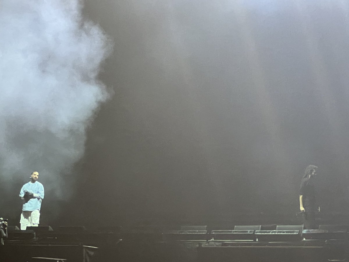 supremeskimask1's tweet photo. Legendary #DreamvilleFest https://t.co/QiyAD6ntdk