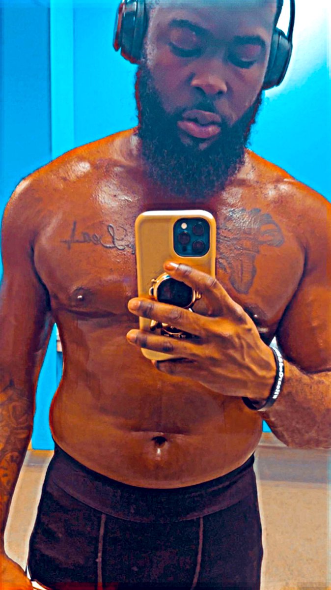 Nigerian_Godiva's tweet photo. #NigerianKing #beardedone #buildingaMan #CrashTimeSummerAlmostHere https://t.co/imAQM37Bp0