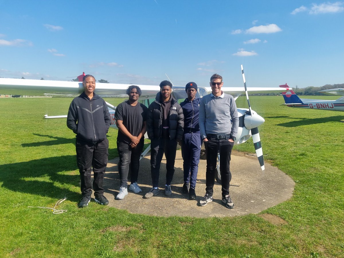 CHAYSESBookClub's tweet photo. For our first book club session of the half term we took 4 of our older members for their first ever flying lessons, having previously completed the Fantasy Wings aviation programme. They had an absolute blast and showed great interest in pursuing their private pilot's license ✈️ https://t.co/xTiV4RX6Ds