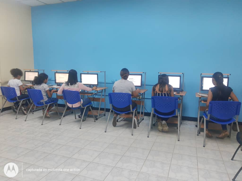 Infocentro Los Chucos YARACUY (@yar33l) on Twitter photo En @YAR13Ms con @Milagrosy5 continúa la formación en herramientas de ofimática a jóvenes de la comunidad de Don Juancho, ellos acuden en busca de conocimiento TIC para el desarrollo de sus actividades.
#SemanaMayorEnFamilia
¡Vamos!
<a href="/Gabrielasjr/">Gabriela Jiménez</a>
<a href="/LaRosaInfoVE/">LaRosaInfoVE</a>
@Mincyt_ve En @YAR13Ms con @Milagrosy5 continúa la formación en herramientas de ofimática a jóvenes de la comunidad de Don Juancho, ellos acuden en busca de conocimiento TIC para el desarrollo de sus actividades.
#SemanaMayorEnFamilia
¡Vamos!
<a href="/Gabrielasjr/">Gabriela Jiménez</a>
<a href="/LaRosaInfoVE/">LaRosaInfoVE</a>
@Mincyt_ve