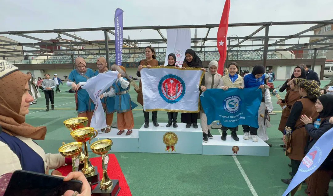 OzalToki's tweet photo. Okul sporları faaliyetleri kapsamında yapılan İstanbul İli Okullar arası Geleneksel Türk okçuluğu Yarışmasında Okulumuz küçük kızlar kategorisinde İstanbul 1.oldu.
@meb_dinogretimi @okculukbnmsprm @Basaksehir_Mem @ahmetcoskun6134 https://t.co/Dk2cqrFxW5
