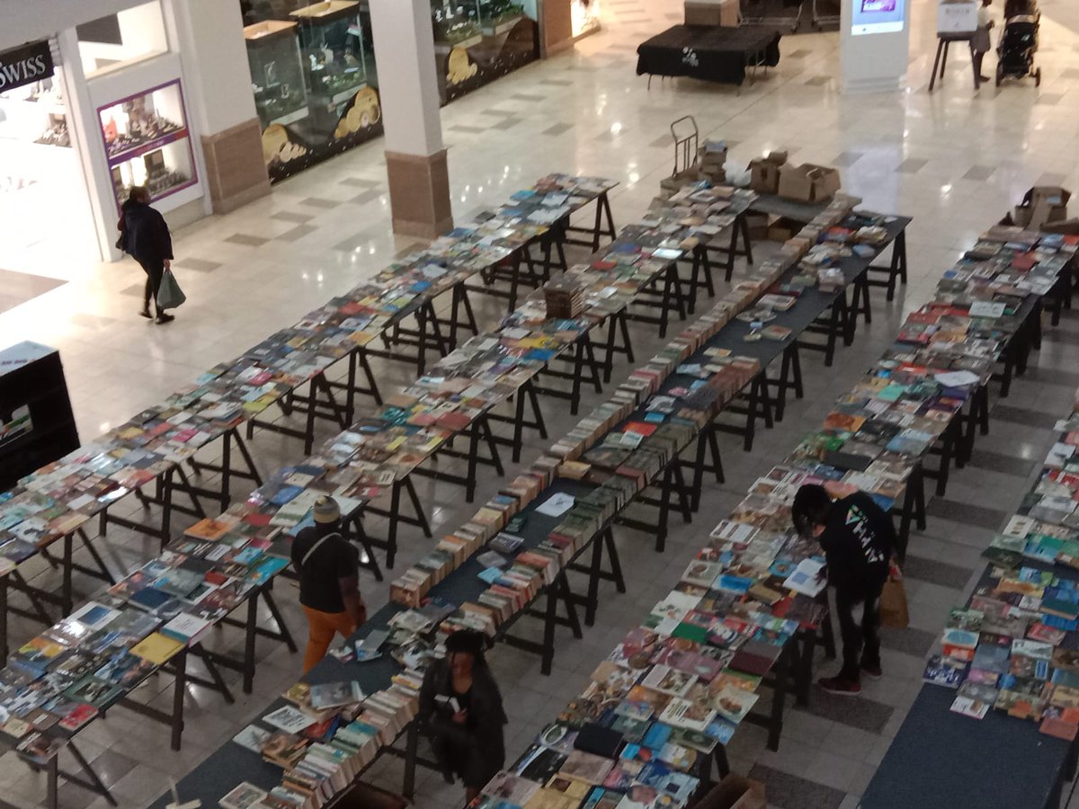 Ntokozo_Books's tweet photo. The mother of all book drives. @Brooklyn_Mall @SiyafundaSA in celebrating "World Book Day" 📚😍

To us, everyday its a world book day.  

#NeverStopReading 
#BrooklynMallBookDrive
#NoRuralChildLeftBehind 
#BooksWorthReading https://t.co/fAfldG0j4b