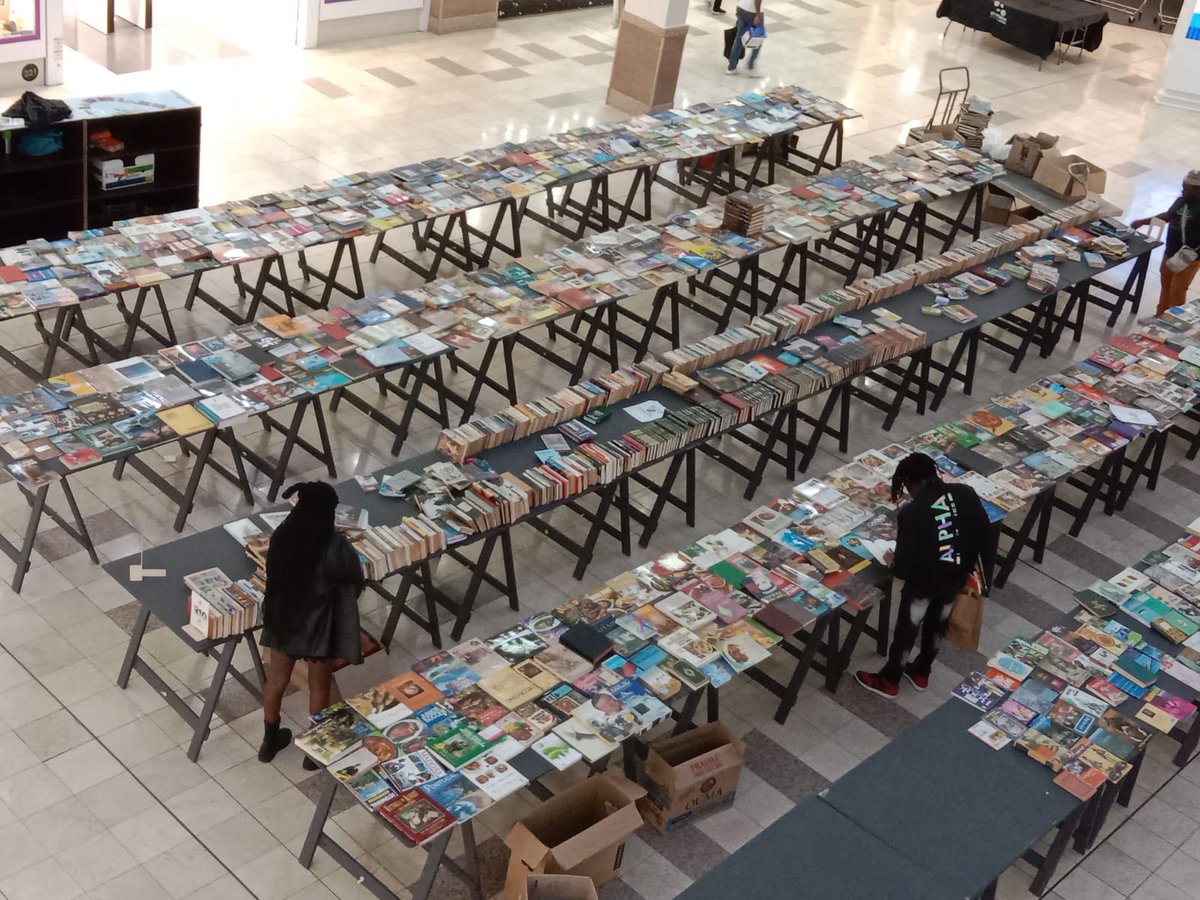 Ntokozo_Books's tweet photo. The mother of all book drives. @Brooklyn_Mall @SiyafundaSA in celebrating "World Book Day" 📚😍

To us, everyday its a world book day.  

#NeverStopReading 
#BrooklynMallBookDrive
#NoRuralChildLeftBehind 
#BooksWorthReading https://t.co/fAfldG0j4b