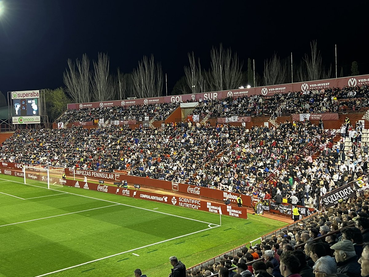 Entradon impresionante en el #CarlosBelmonte para ver el @AlbaceteBPSAD - Las Palmas…   el nuevo estadio se quedaria pequeño con 2000 asientos menos…. Aún estamos a tiempo….