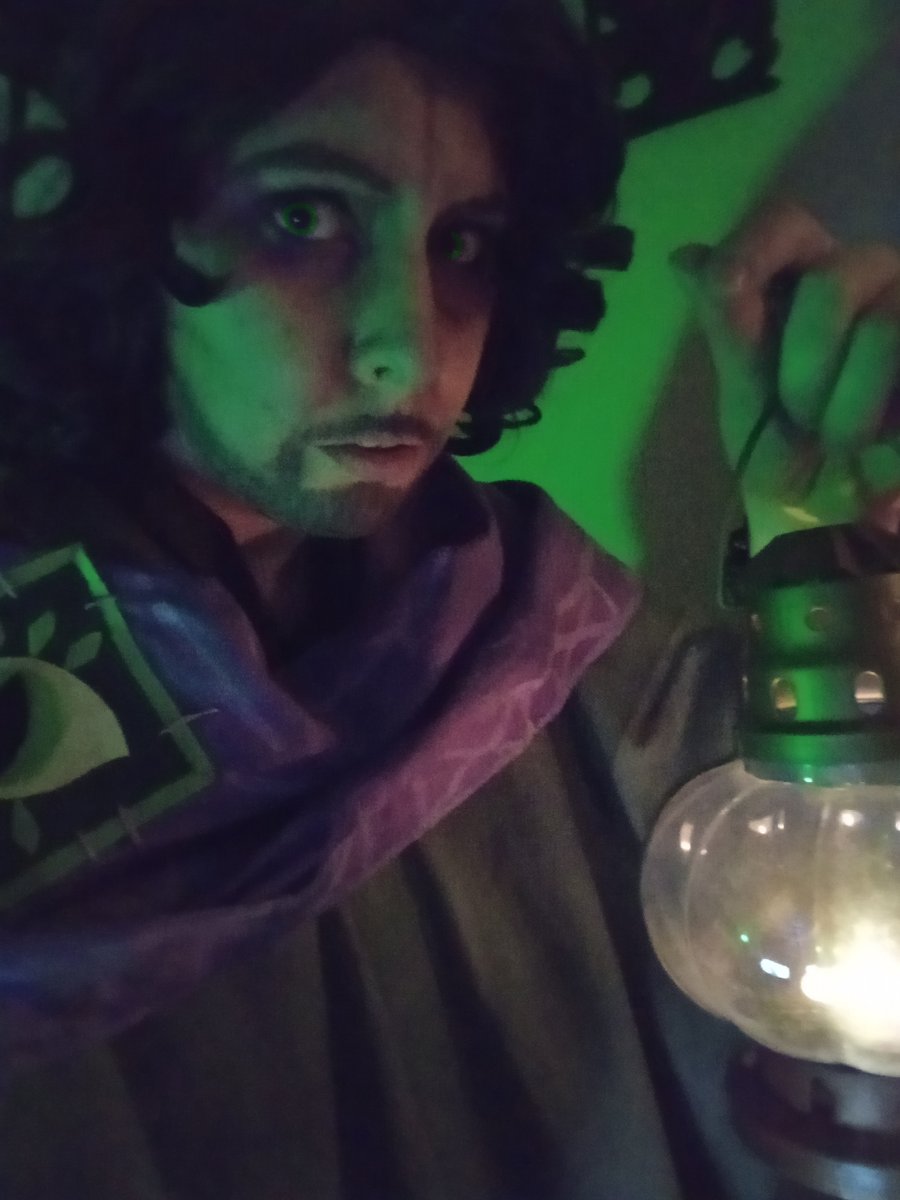 NearlyAlmostDed's tweet photo. TOH finale in 5 days and I'm already losing my mind!
Here are some old pics of my Oracle!Bruno cosplay, I think it's the right time to post them ✌️
Oracle!Bruno is ramshackledtrickster 's idea, find them on tumblr
#TOH #TheOwlHouse #Encanto #Brunomadrigal
#oraclecoven #cosplay https://t.co/oH3P9wMv4y
