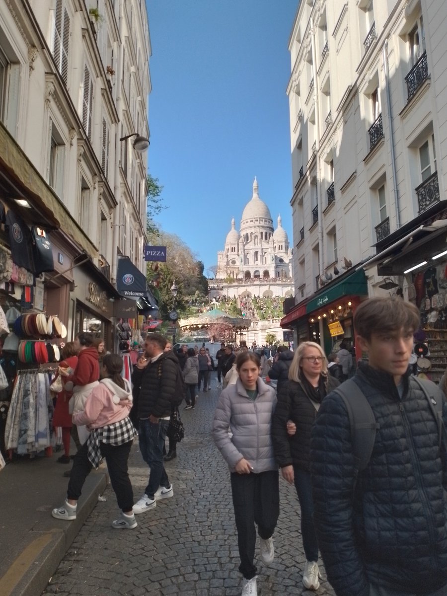 MisbourneMFL's tweet photo. ... followed by a bit of shopping and Montmartre. https://t.co/vDtpCQe30O
