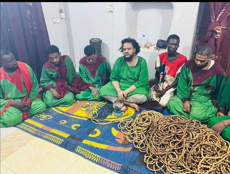 yasirboss505's tweet photo. إعلم يا صوفي لو تورمت الجباه من ڪثرة السجود ،ودقت العظام من ڪثرة الصيام وجفت دموع العيون من
البڪاء
فلا وصول إلى الجنة إلا 🌸🌸بالتوحيد🌸🌸 https://t.co/1lvlqnaM6r