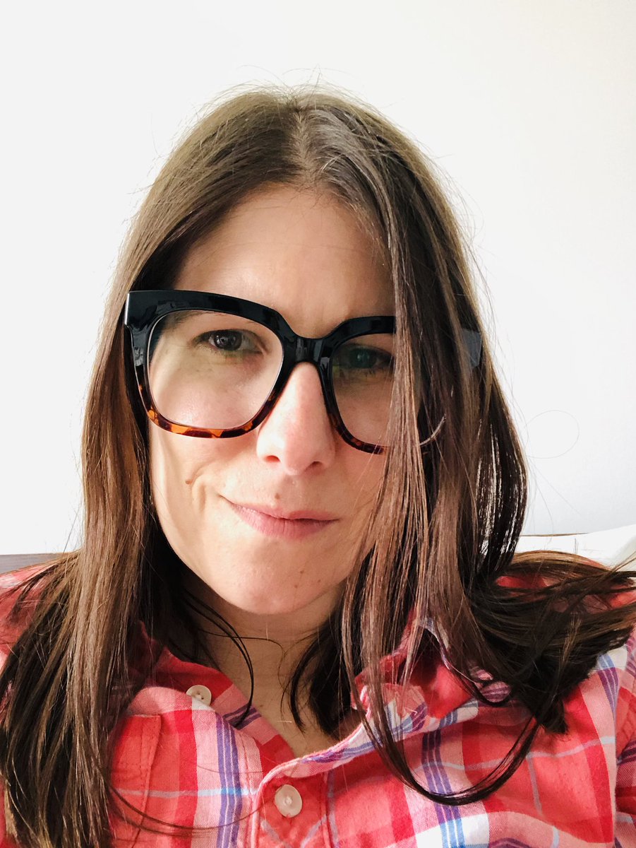 Show us a photo of you wearing glasses because we need to see them 👓👓👓