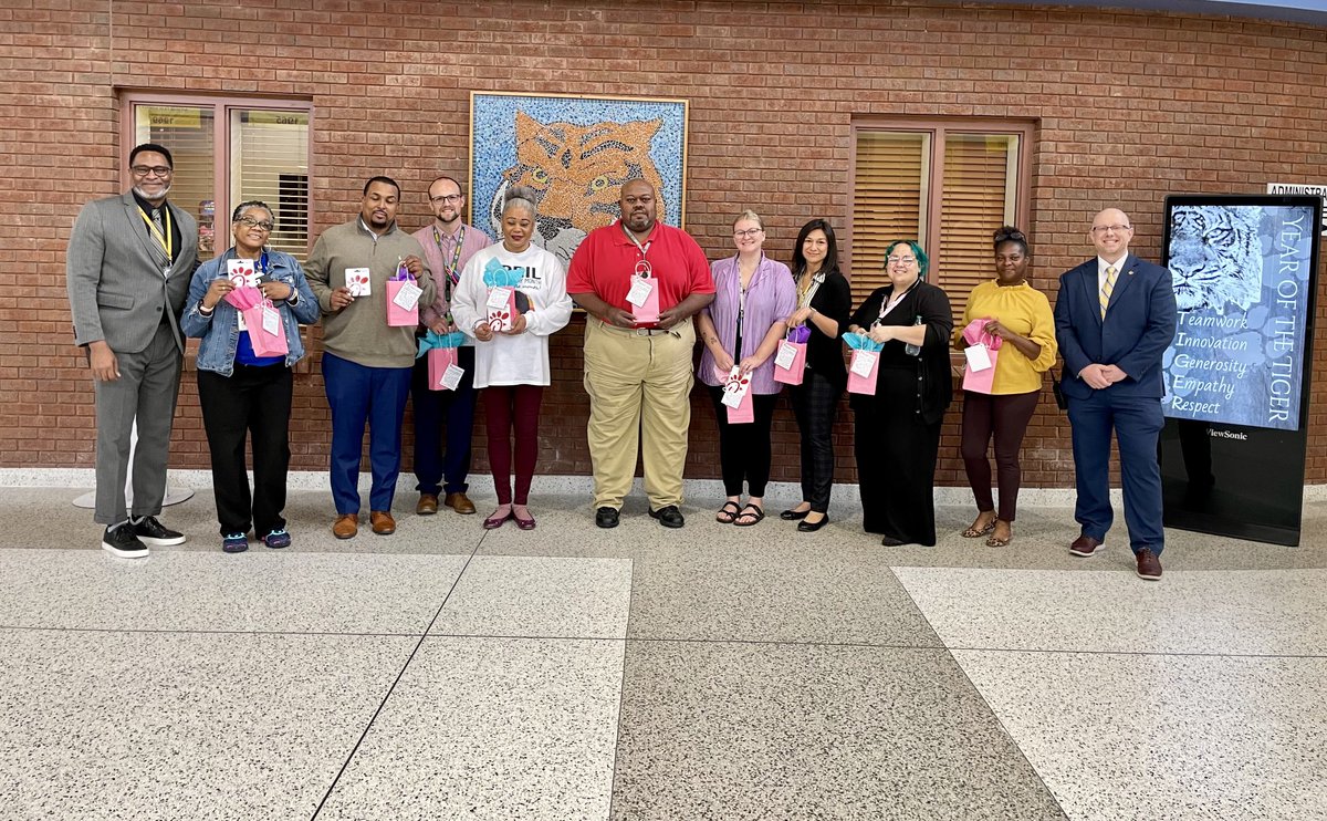 trbarrett7's tweet photo. Much appreciation goes out to our parapros. Without you, we simply could not run the building! #parapros #paraproappreciation #BIUKnow #1bradwell #lcssfam #lcss #excellenceineverything https://t.co/NXaJEJBKsc