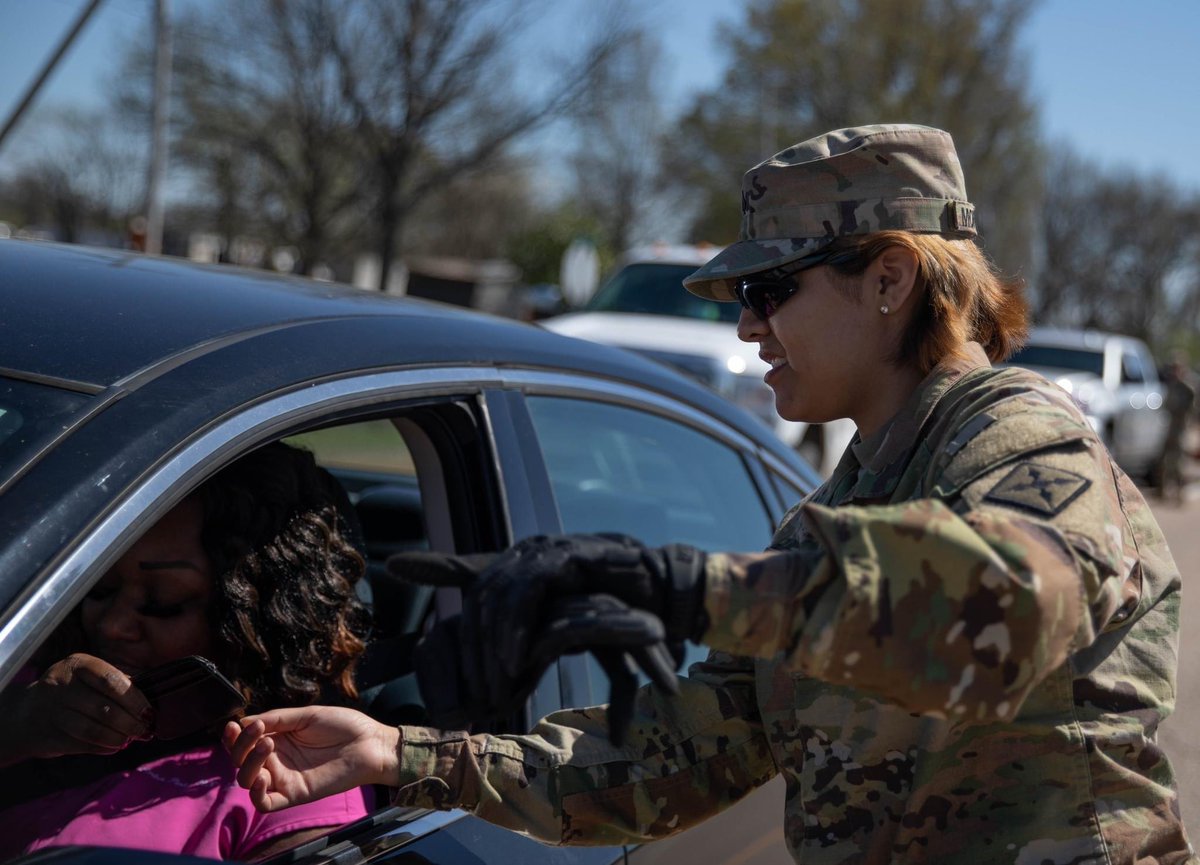 armor_bank's tweet photo. THANK YOU to all of the volunteers who have selflessly helped our neighbors in need and continue to do so.
A special thanks goes out to AR Nat’l Guard, @LRpolice, @EntergyArk linemen and the countless other linemen from elsewhere who have come to assist.
#WeARStrong
#LRCares https://t.co/eQpaIsz4Zf