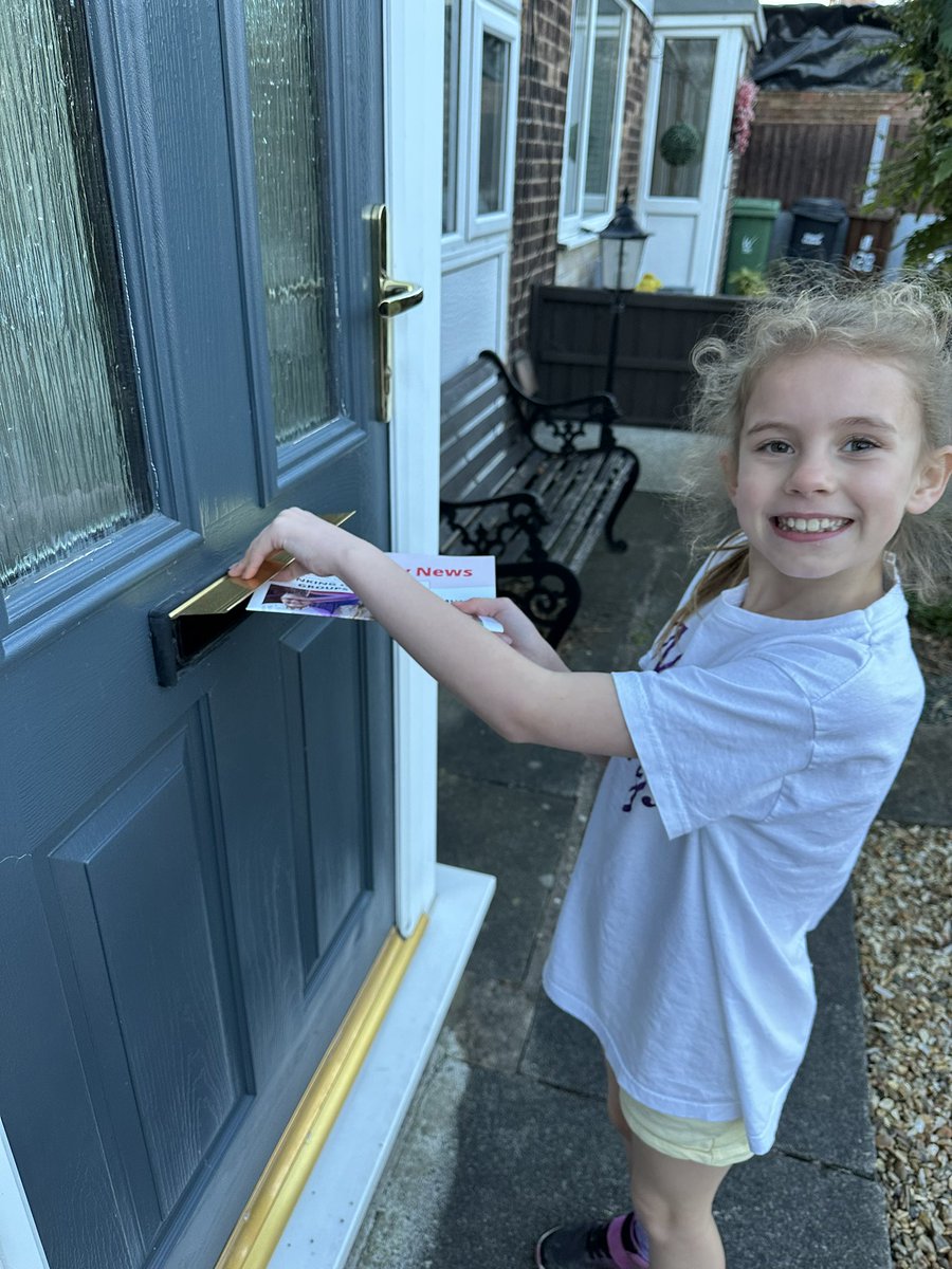 Cllr Laura Flynn (@cllrlauraflynn) on Twitter photo Lovely evening to be out delivering our latest newsletter around #Whelley and #NewSprings. This one thanks and celebrates our fantastic community groups and volunteers <a href="/CllrChrisReady/">Cllr Chris Ready</a> Lovely evening to be out delivering our latest newsletter around #Whelley and #NewSprings. This one thanks and celebrates our fantastic community groups and volunteers <a href="/CllrChrisReady/">Cllr Chris Ready</a>